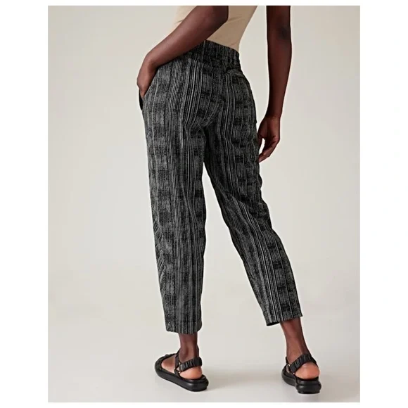 🔥NWTS-$110 ATHLETA Arrival Pants Relaxed Flattering Fit Slight Crop Pant size 4 - Picture 3 of 7